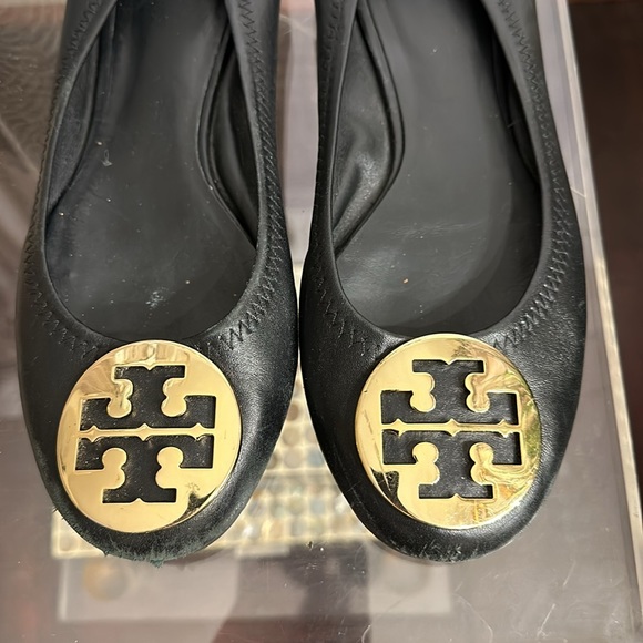 Tory Burch Minnie Travel Perfect Black & Gold Ballet Flats - Picture 2 of 16